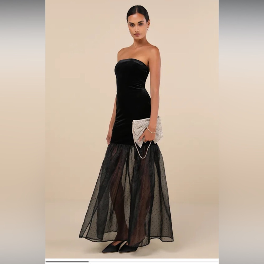 NYT Lulu's Black Strapless Velvet Gown